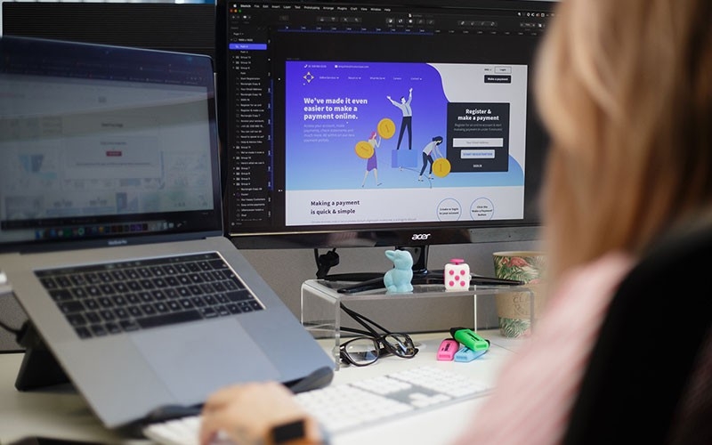 Digital Marketeer Working